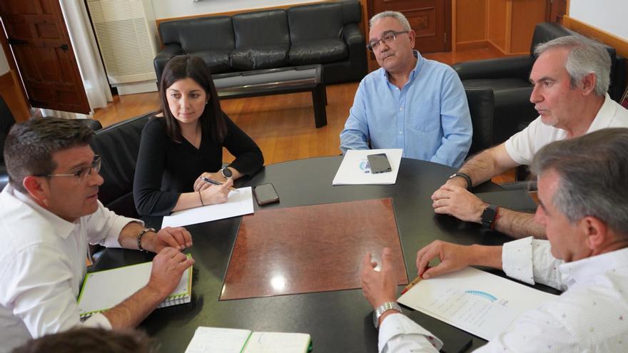 Recepción de la nueva junta de la asociación de la Puríssima, en el Ayuntamiento de Ontinyent.