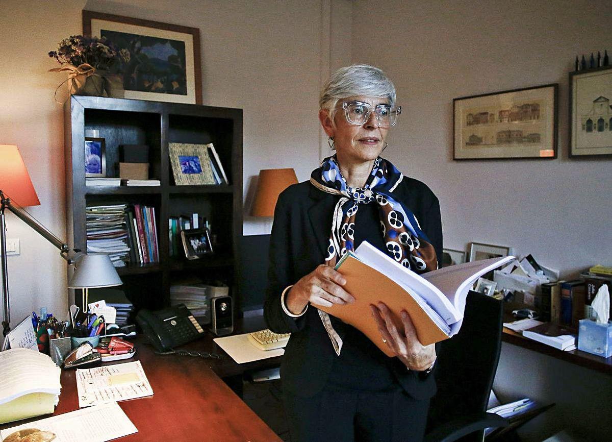 L'advocada Olga Tubau, al seu despatx.