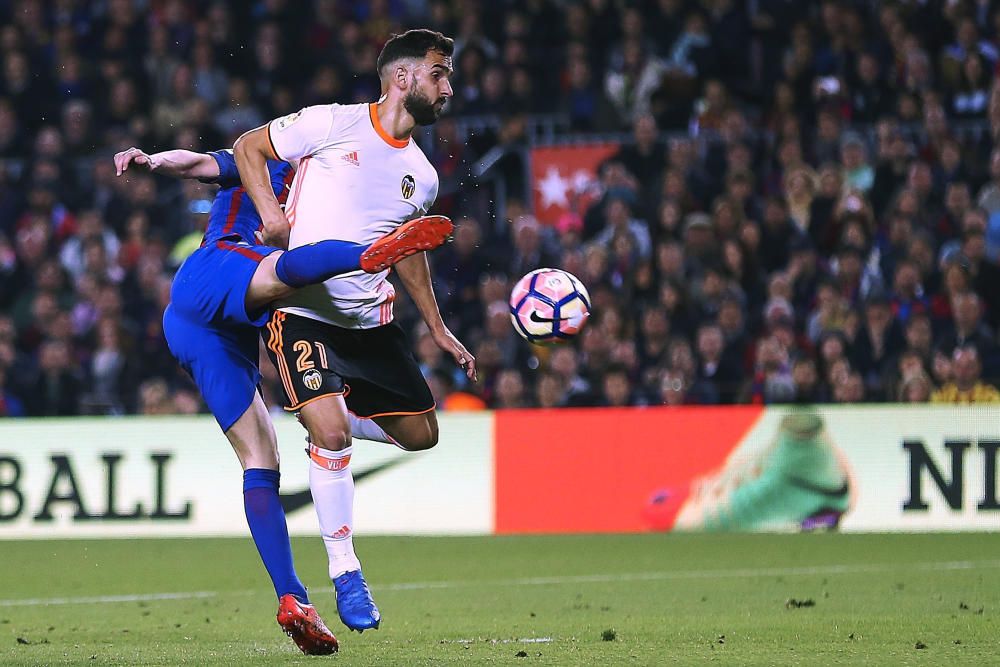 Las mejores imágenes del partido entre el Barcelona y el Valencia.