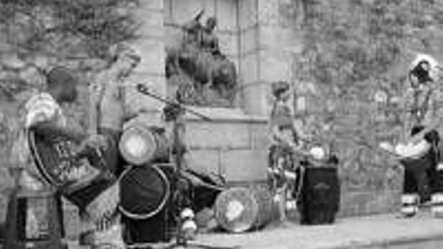 Versiones acusticas de hardcore melodico en la ciudad monumental