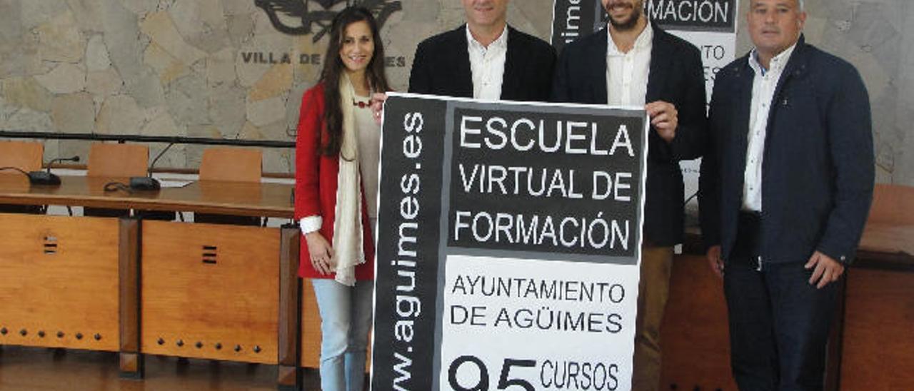María del Mar Díaz Pérez, Óscar Hernández Suárez, Raúl Martel y Agustín Santana, en la presentación de la escuela.