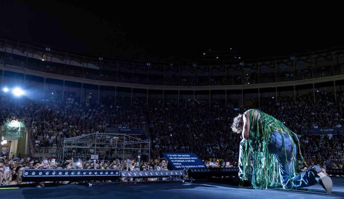 Manuel Carrasco desata la locura en la plaza de toros de Alicante