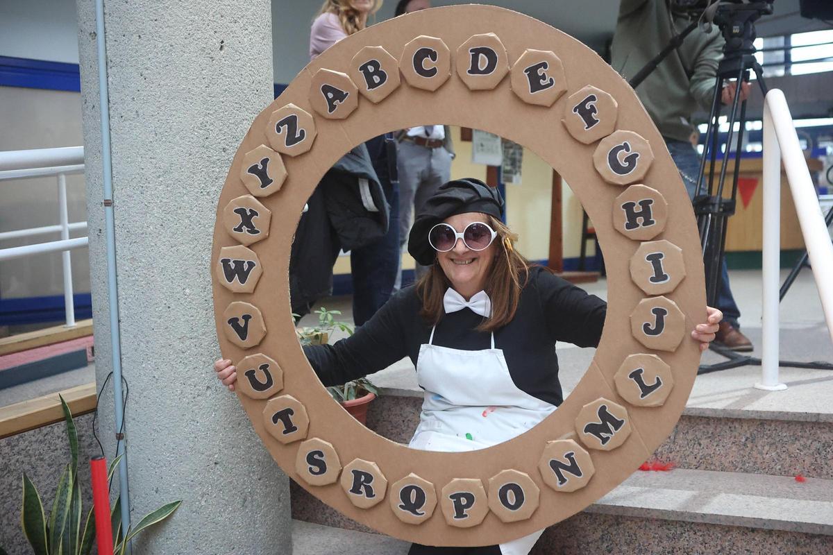 Carnaval en la residencia Torrente Ballester de A Coruña: la fiesta del robo en el Louvre