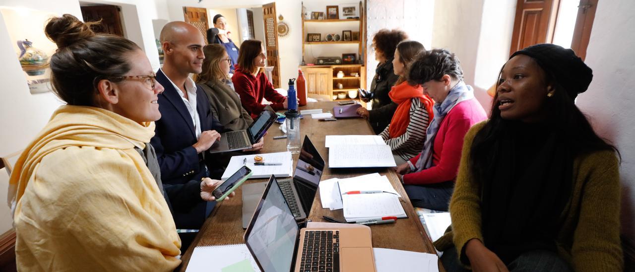 Representantes de las fundaciones de The Conservation Collective, ayer, reunidas en una villa en Santa Eulària.