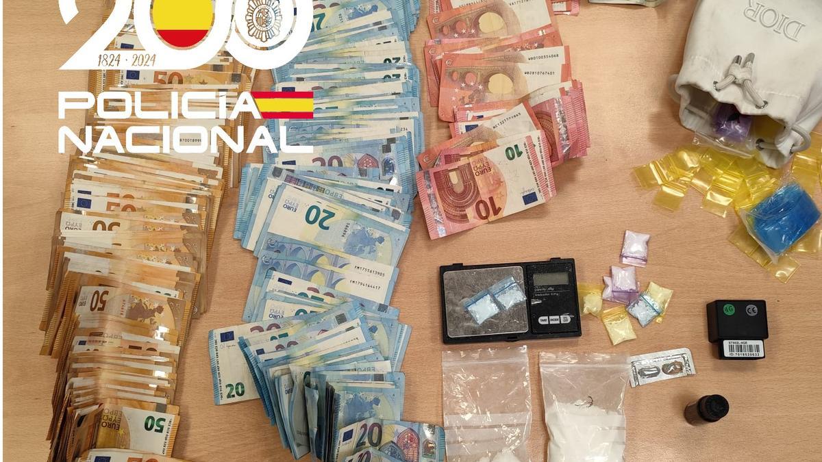 La droga y el dinero incautado.