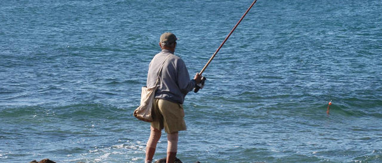 Los vecinos protestan en Tuineje contra la prohibición de la pesca de caña