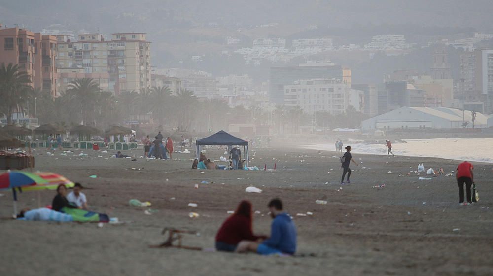 Así amanecen las playas malagueñas después de la noche de San Juan