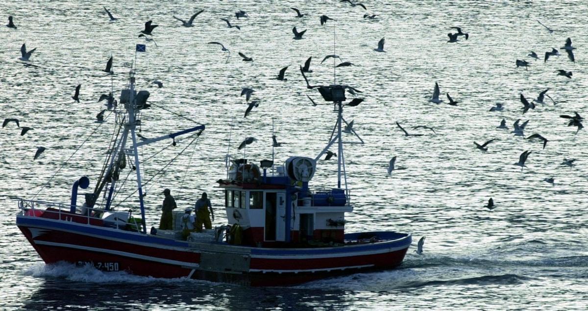 Un barco pesquero en el Golfo de Cádiz.