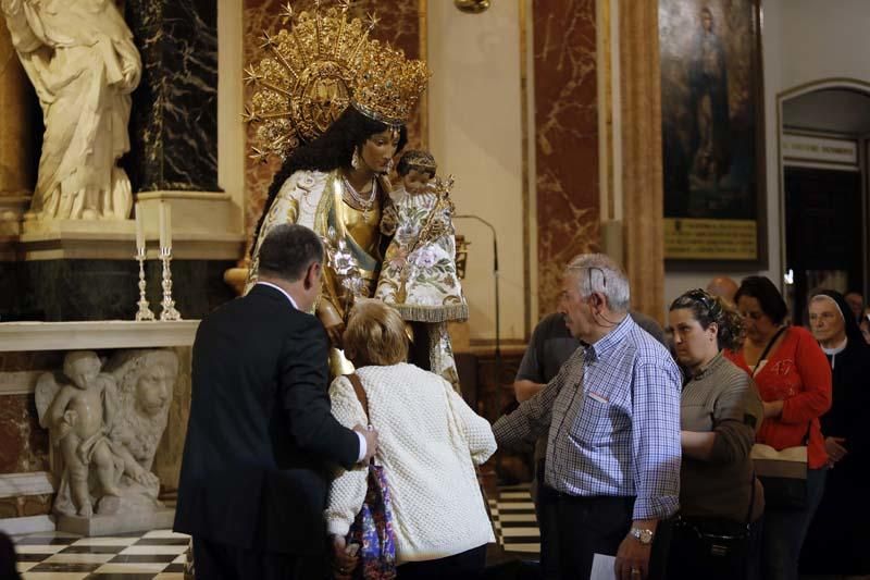 Besamanos en la Plaza de la Virgen