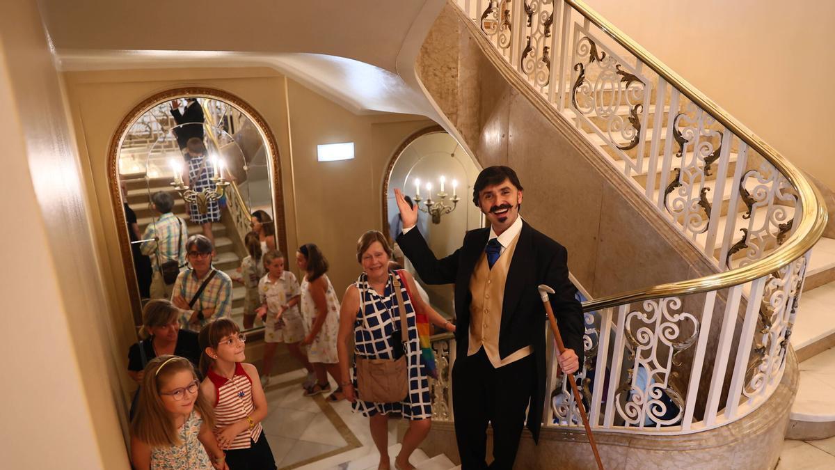 Comienzan las visitas teatralizadas al Campoamor.