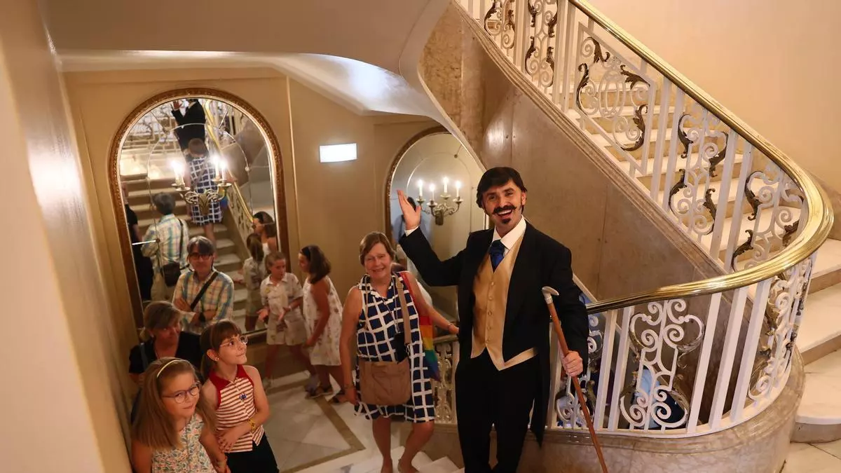 El Campoamor desvela sus secretos con mucho teatro: "Bienvenidos al lugar donde lo ordinario es extraordinario y lo irreal se convierte en real"