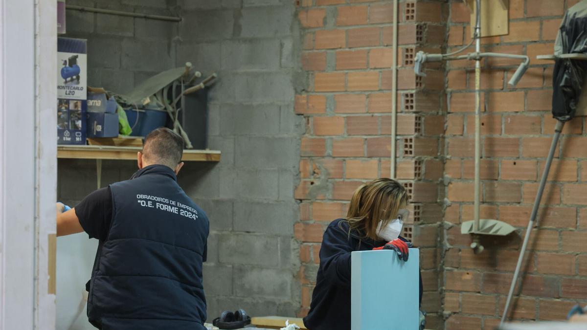 Participantes en un obradoiro de empleo.