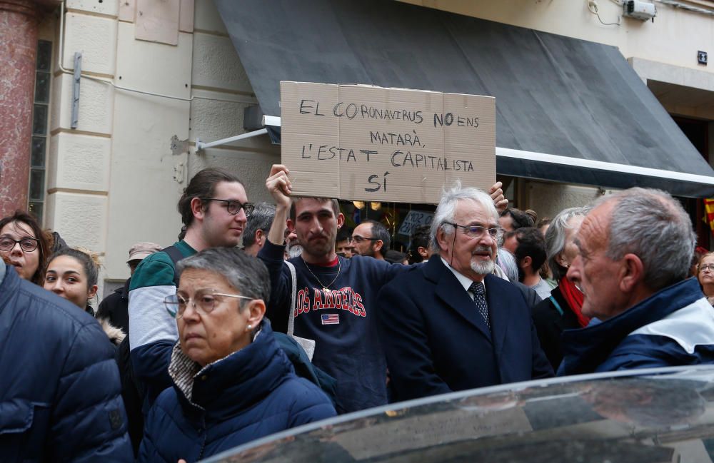 Unas 400 personas reclaman la "paralización" de la ampliación del aeropuerto de Palma