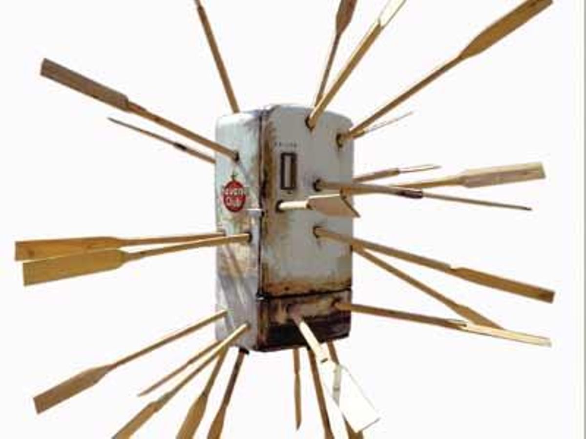 La plataforma Havana 7 Cultura ha organitzat una exposició de neveres convertides en objectes d’art a l’Estaciò de França a Barcelona.