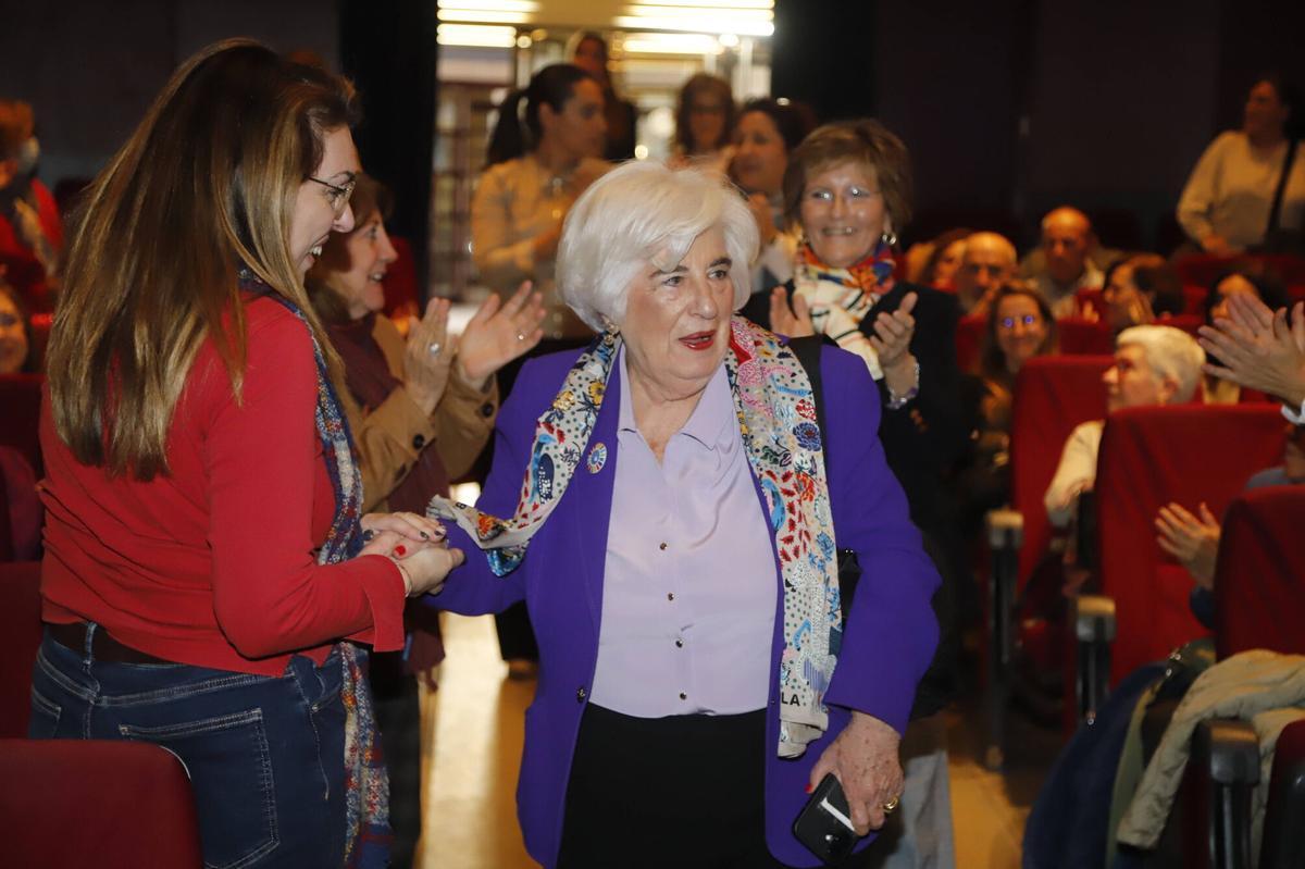 Paca Sauquillo llegando a la cuarta edición del reconocimiento Ciudadanas del Mundo en la que se le ha entregado un premio