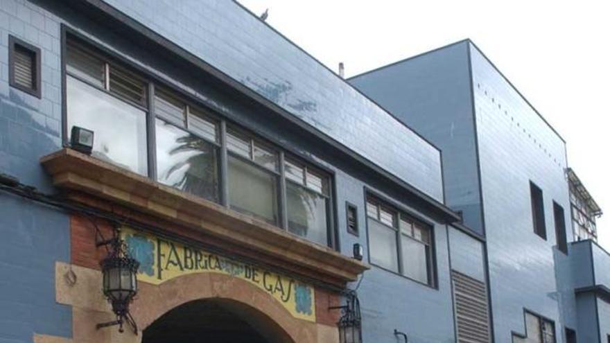 Puerta de acceso a la Fábrica de Gas, en la calle Paraíso.