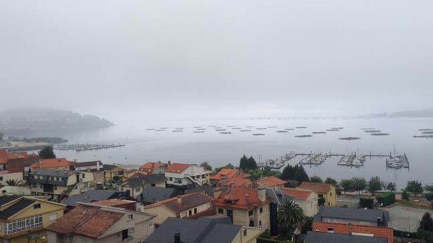 Niebla sobre Vigo, esta mañana. // Ricardo Grobas