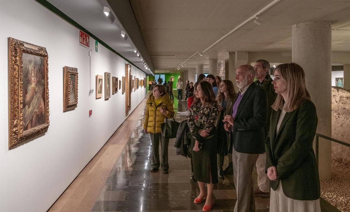 Exposición sobre el clan de los Pinazo en la sala de la muralla del Ivam
