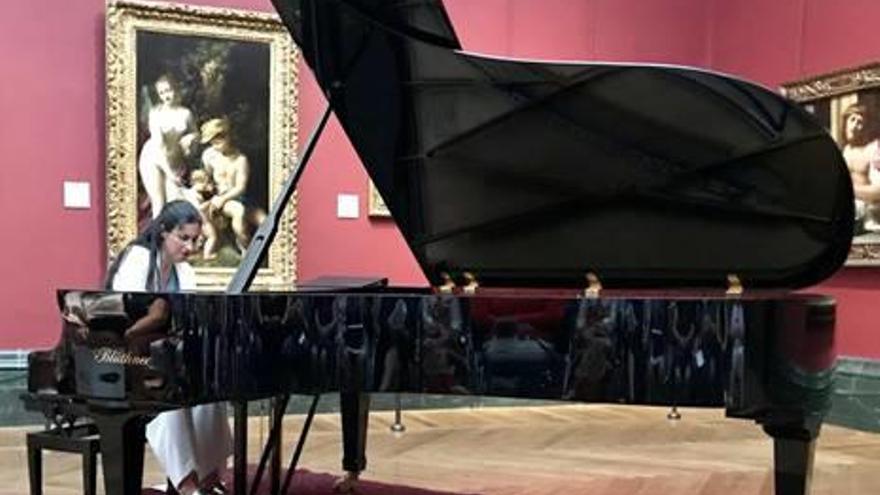 Marta Espinós presenta su «Piano en penumbra» en Dénia