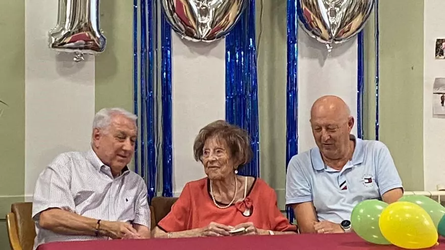 Francisca Sitges, resident a l'Onada de Casserres, compleix 100 anys