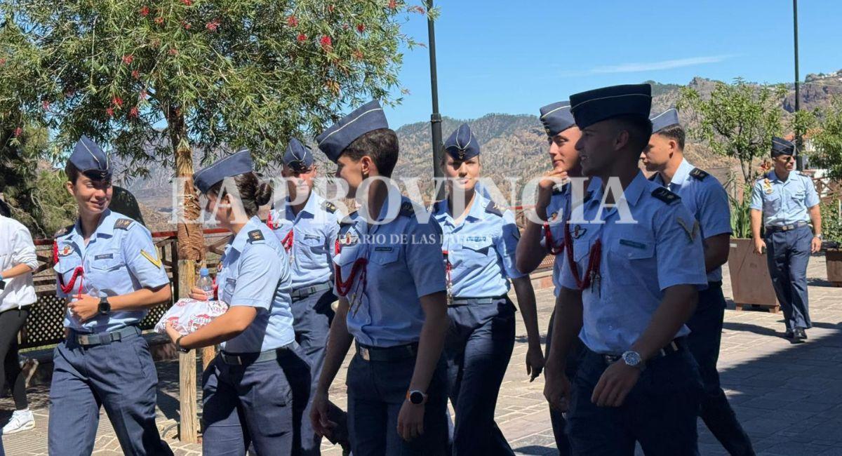 La princesa Leonor en Tejeda (Gran Canaria), junto a sus compañeros de la Academia General del Aire y del Espacio
