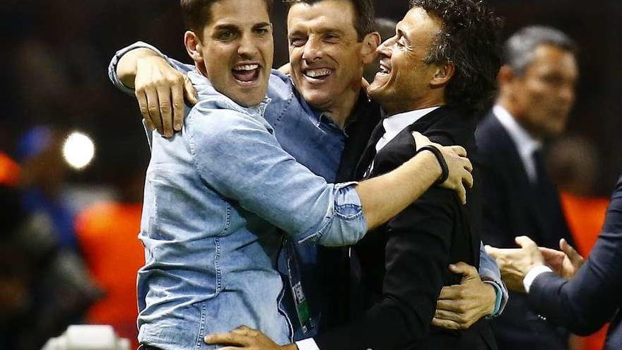 Robert Moreno, Juan Carlos Unzué y Luis Enrique celebran la victoria del Barcelona frente a la Juventus en la final de la Liga de Campeones de 2015.