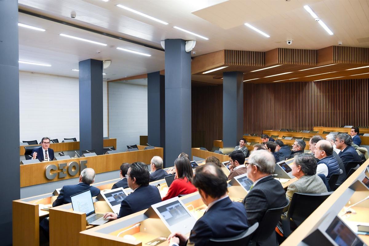El presidente de CEOE, Antonio Garamendi, durante la clausura la jornada 'El papel de la energía nuclear en la competitividad industrial', en la sede de la patronal, este jueves.