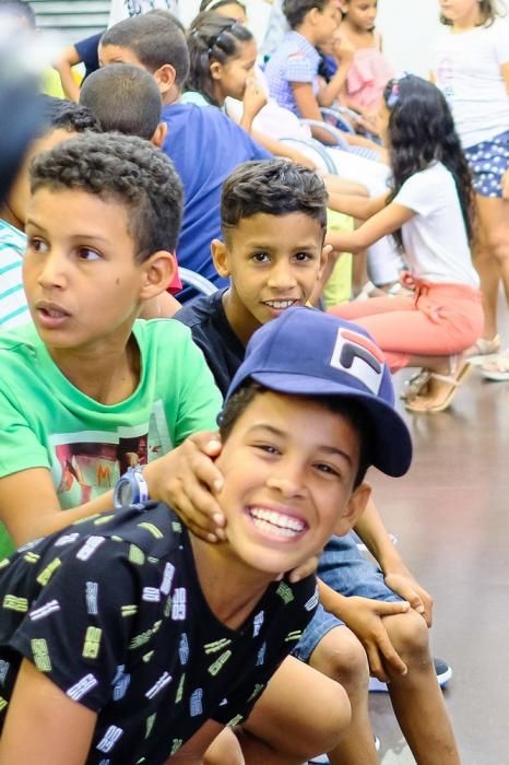 Medio centenar de niños saharauis visitan el Cabildo