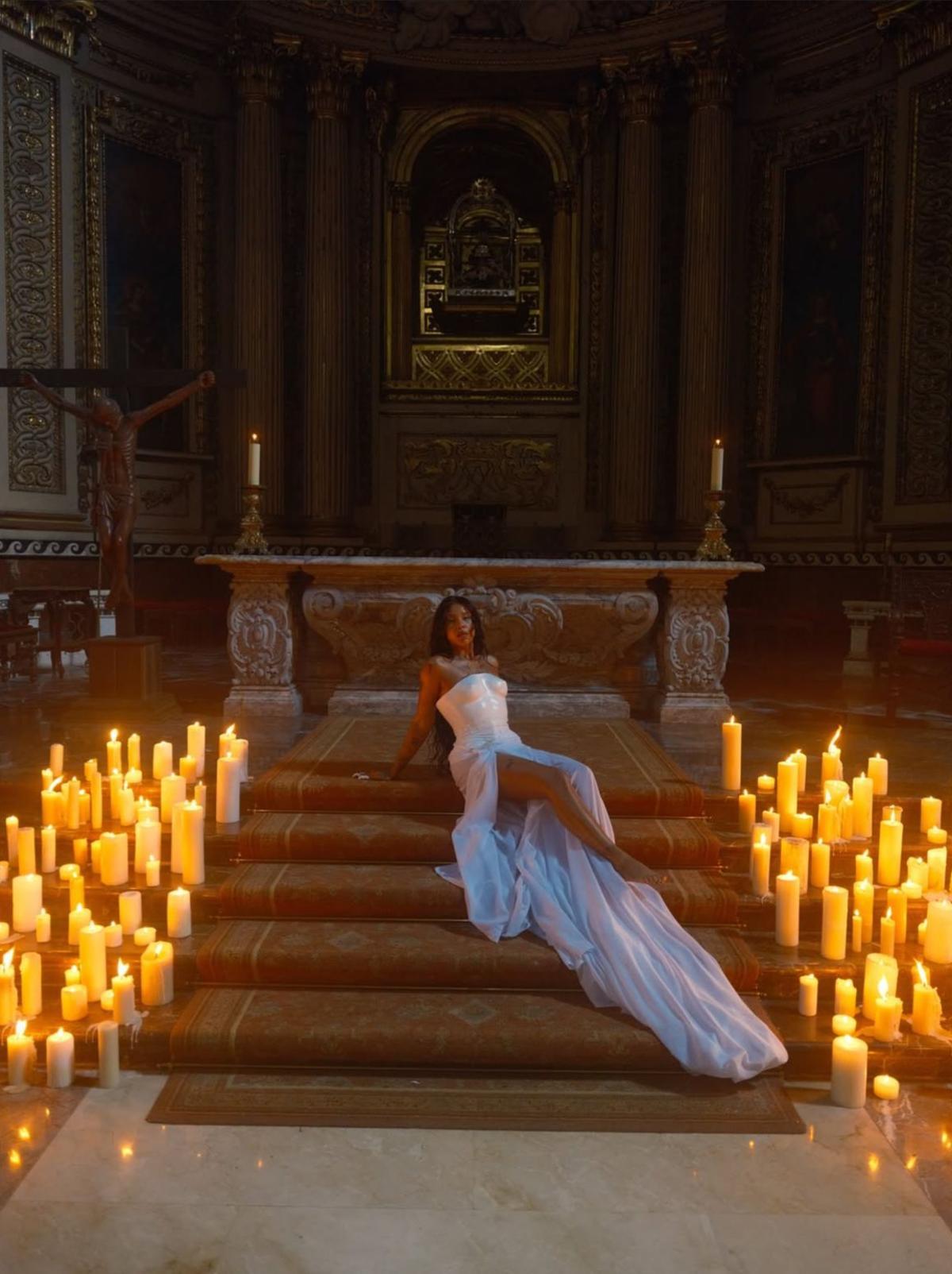 Tokischa en una foto promocional dentro de esta iglesia colgada en sus redes sociales