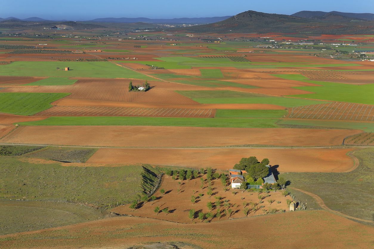 Campos de Castilla La Mancha... y el pueblo más alejado del mar, Nombela.