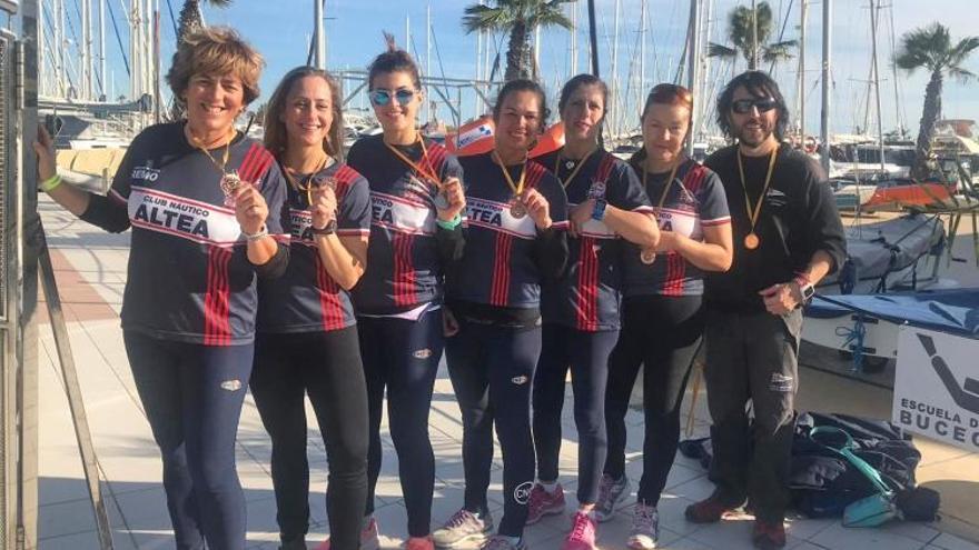 Una año más el equipo de veteranas de Altea entra pisando fuerte en la nueva temporada de remo.