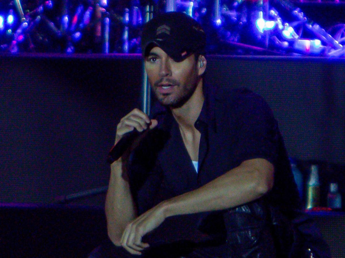 Enrique Iglesias durante un concierto.