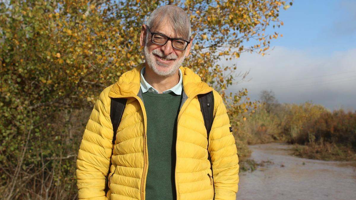 Josep Maria Dacosta, biòleg i naturalista, fotografiat en el passallís del Manol, a tocar l’antic Mas de les Garses.