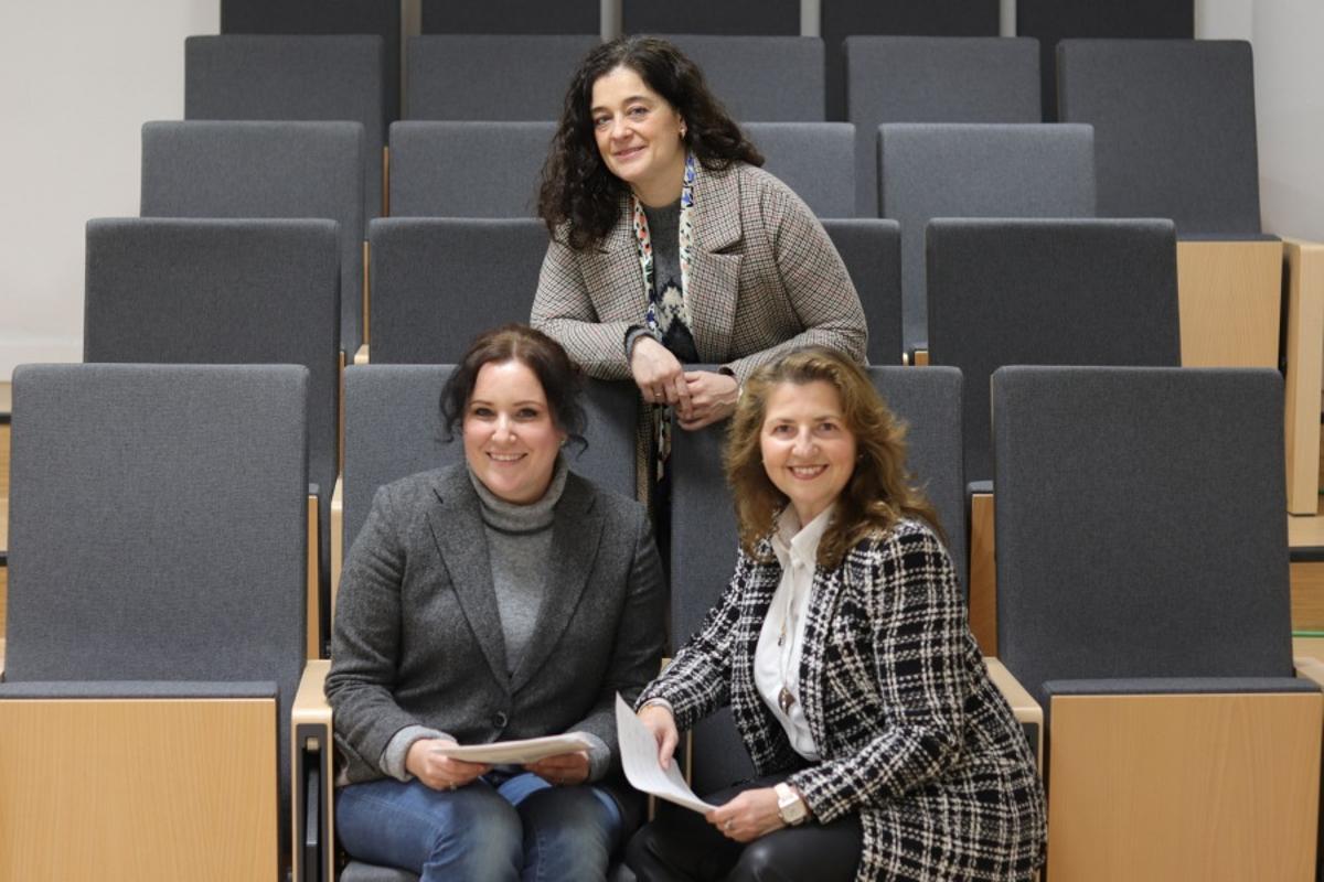 Las investigadoras Virginia Navajas Romero, Rocío Muñoz Benito y Maribel Sánchez Rodríguez