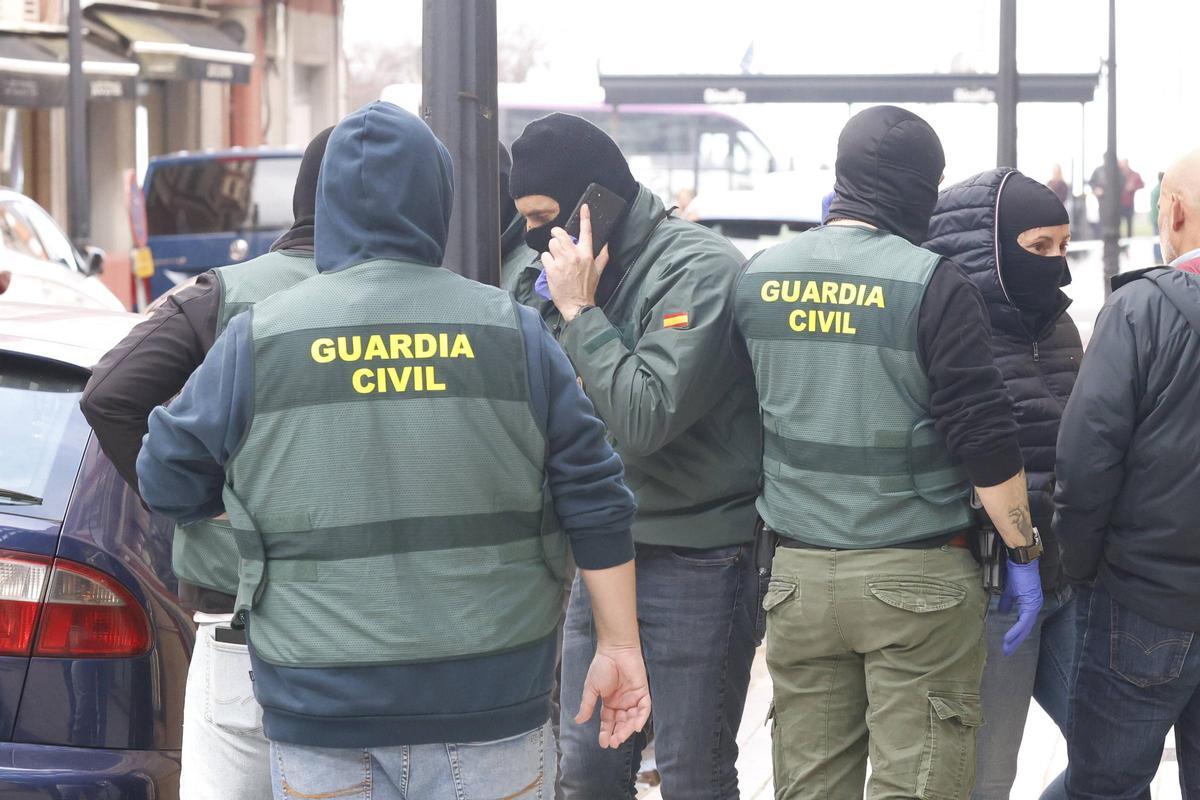 El operativo en Gijón para detener a los autores del asesinato a tiros de Emiliano "el panameño", en imágenes El operativo en Gijón para detener a los autores del asesinato a tiros de Emiliano "el panameño", en imágenes