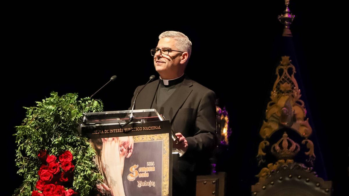 Fermín Jesús González Melado durante el pregón de Semana Santa que ha ofrecido este sábado en el teatro López de Ayala.