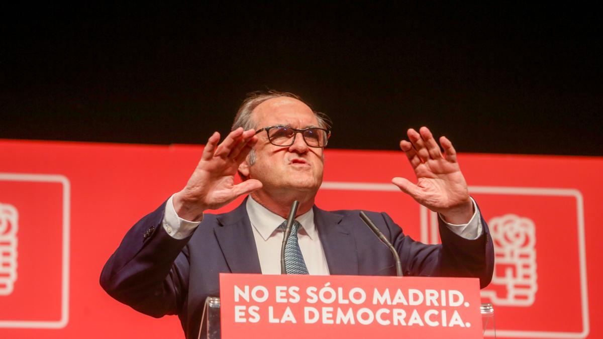 El candidato socialista el 4-M, Ángel Gabilondo, durante un acto de campaña en Leganés este 28 de abril de 2021.