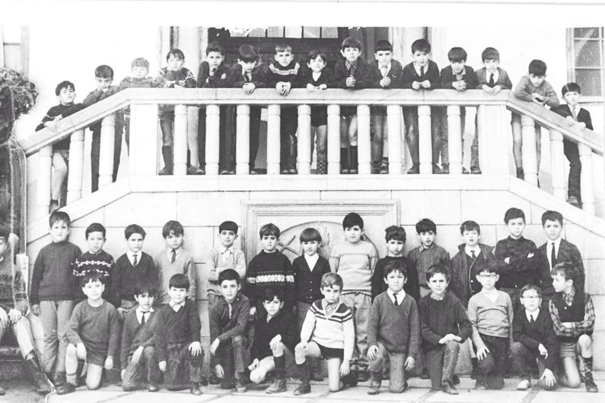 Derriban la escalera del antiguo colegio de San Agustín