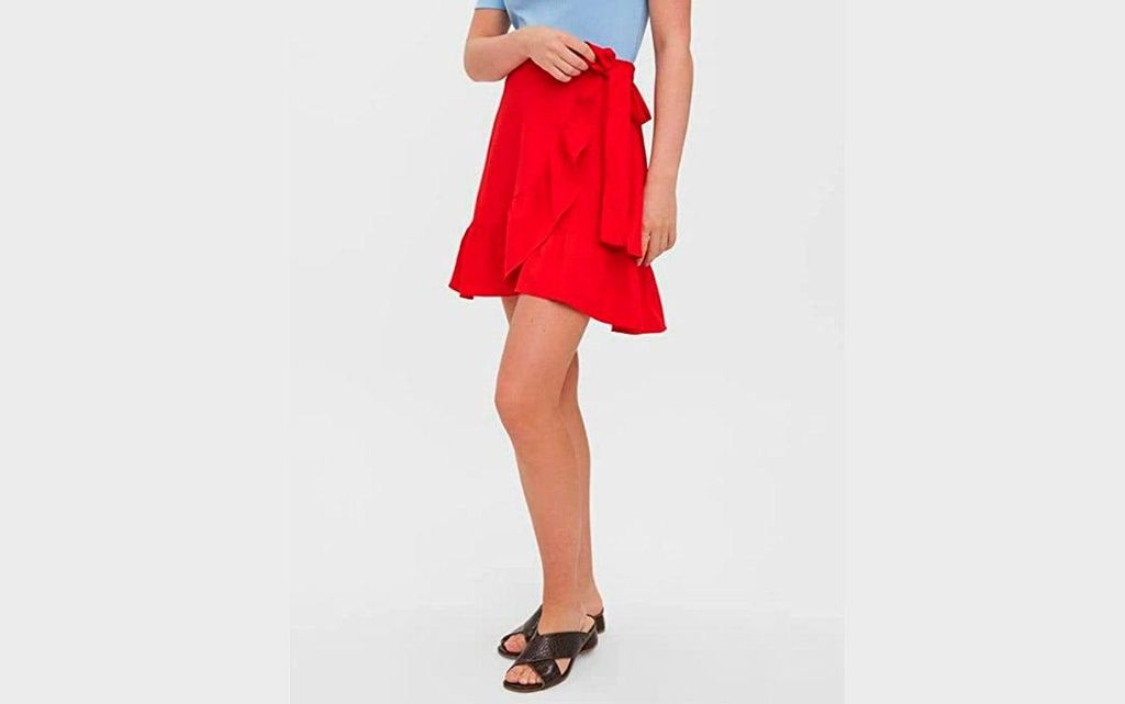 Falda roja cruzada de Vero Moda