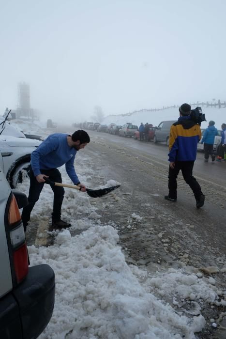 Caos en pajares por la huelga de los trabajadores