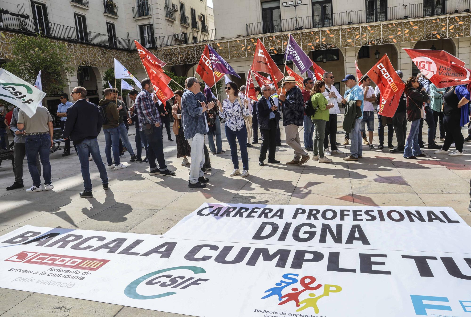 La primera huelga de funcionarios del Ayuntamiento de Alicante