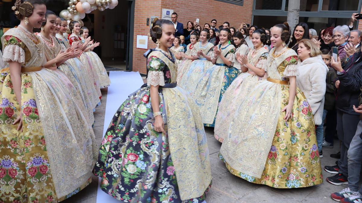 Así es el espolín Gris Imperial de la fallera mayor infantil de València