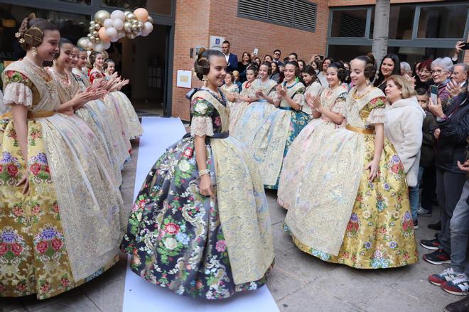 Así es el espolín Gris Imperial de la fallera mayor infantil de València