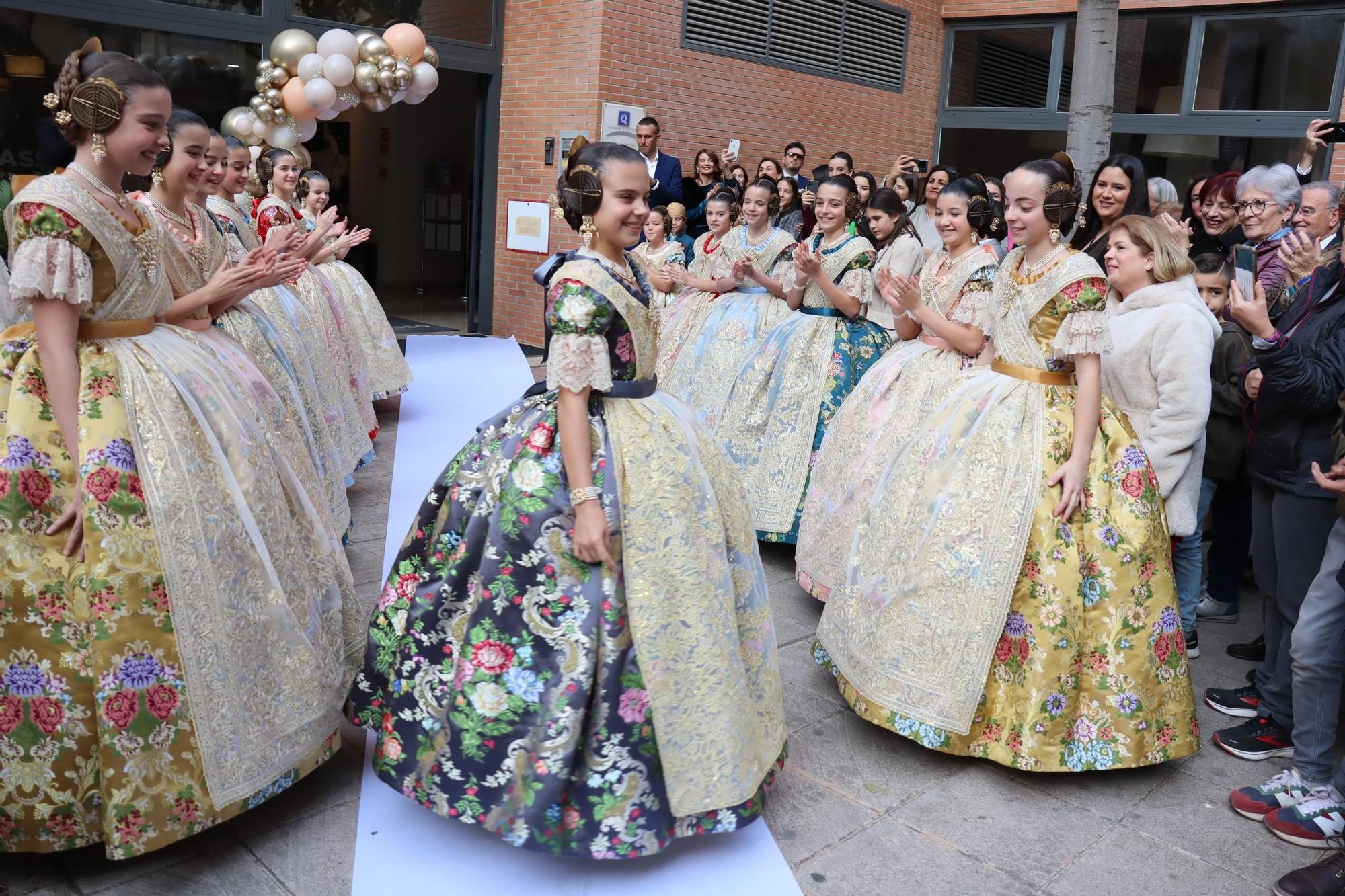 Así es el espolín Gris Imperial de la fallera mayor infantil de València