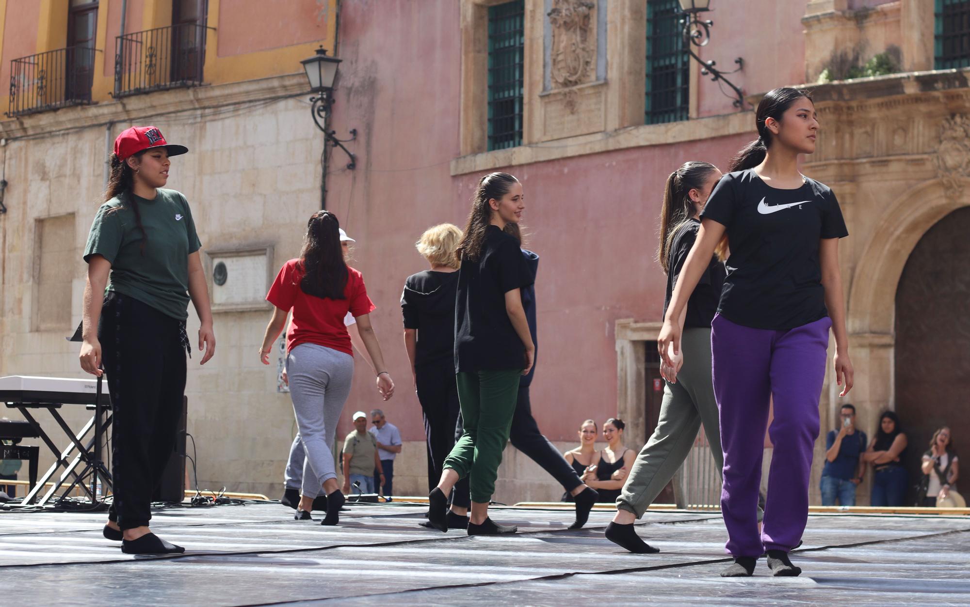 Exhibición de danza en la plaza Belluga de Murcia