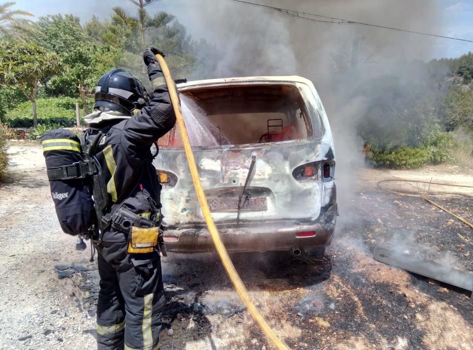 Arde una furgoneta en la carretera del Port de Sant Miquel