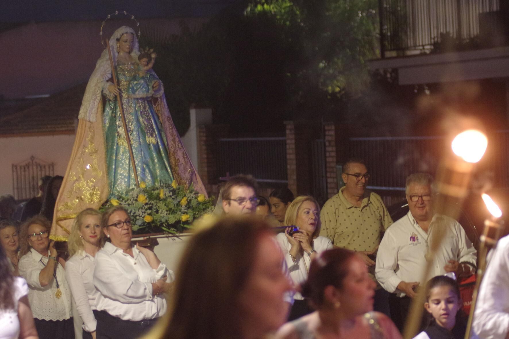 Traslado con antorchas de la Virgen de las Cañas a la parroquia de Nuestra Señora de los Dolores, en el Puerto de la Torre