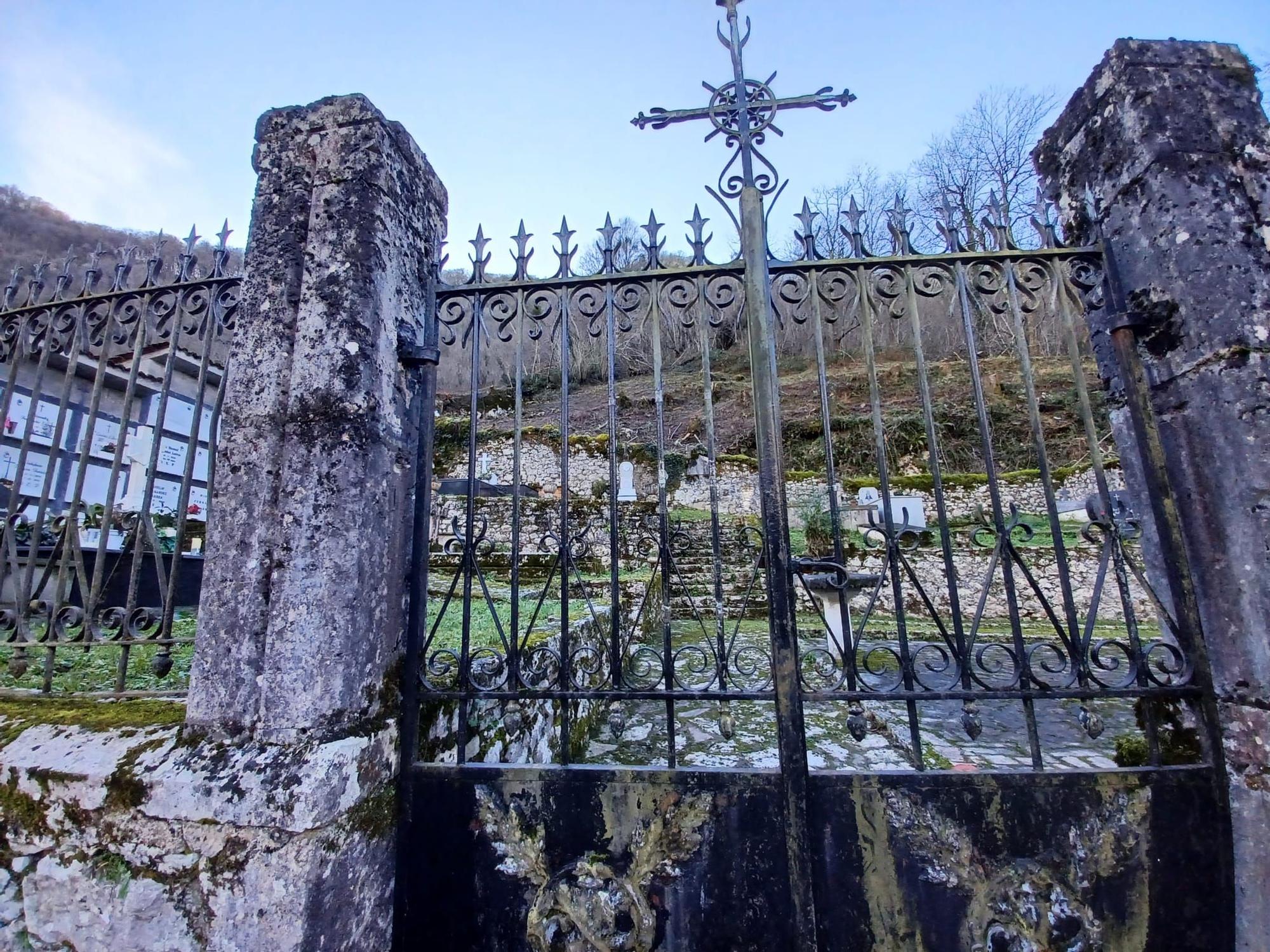 Leones de Papa, jardines de Príncipe y camposanto secreto, las mil y una curiosidades de Covadonga