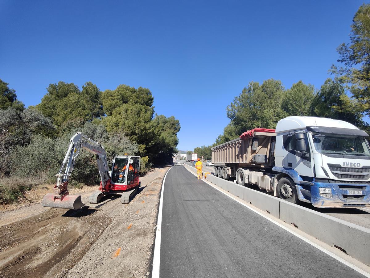 La Conselleria de Obras Públicas sigue ejecutando las obras del carril bici, que comunicará l’Alcora con Castelló.