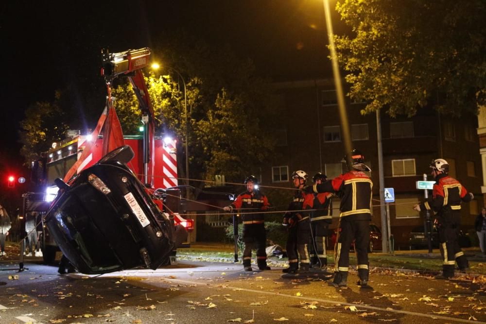 La carretera se "traga" un vehículo en León Felipe